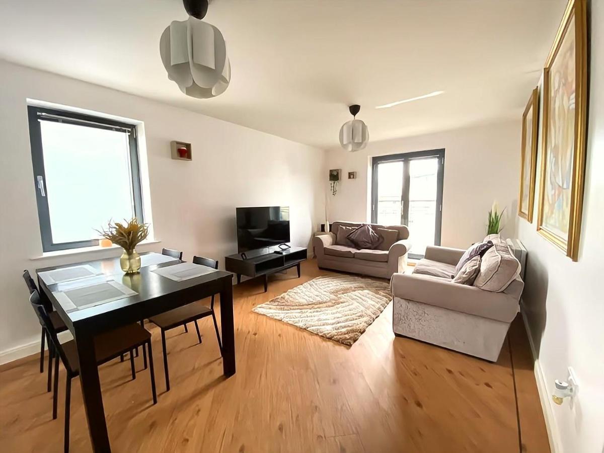 Lovely 2-Bedrooms Apartment Step To The Beach Swansea Bagian luar foto