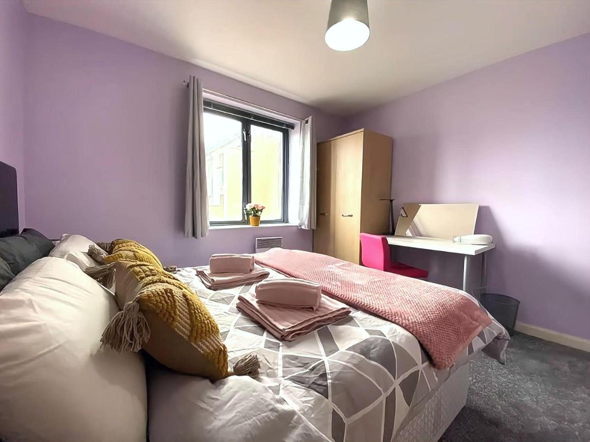 Lovely 2-Bedrooms Apartment Step To The Beach Swansea Bagian luar foto