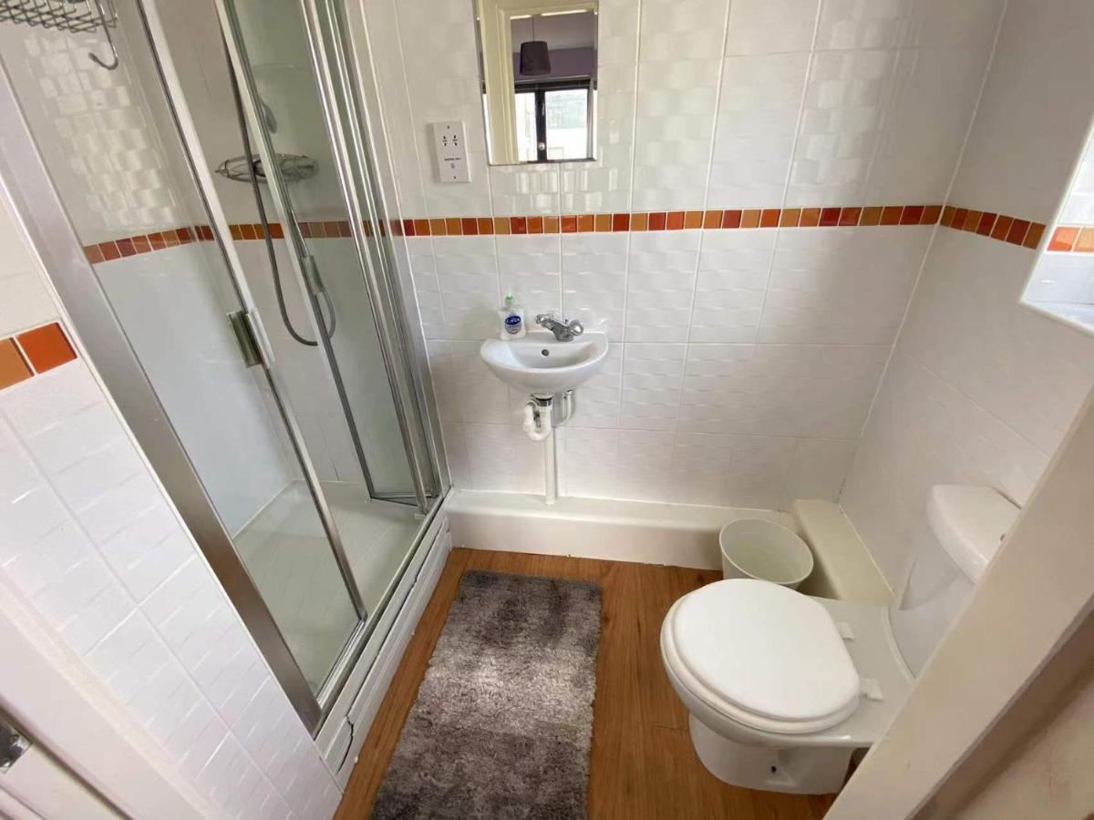 Lovely 2-Bedrooms Apartment Step To The Beach Swansea Bagian luar foto