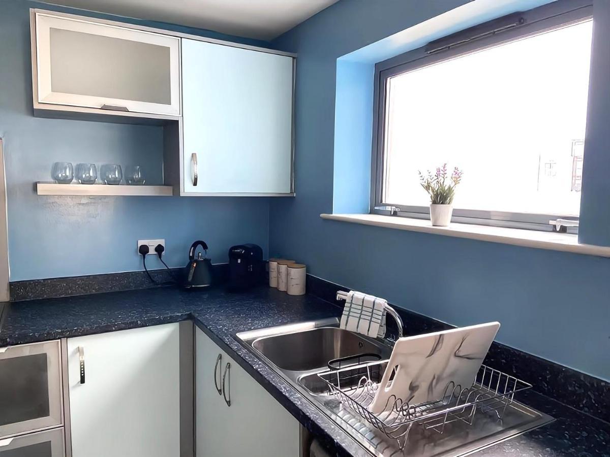 Lovely 2-Bedrooms Apartment Step To The Beach Swansea Bagian luar foto