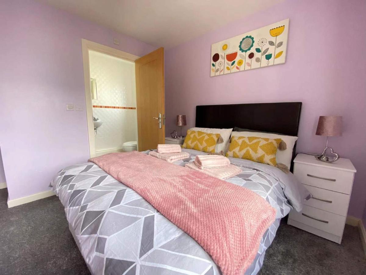 Lovely 2-Bedrooms Apartment Step To The Beach Swansea Bagian luar foto