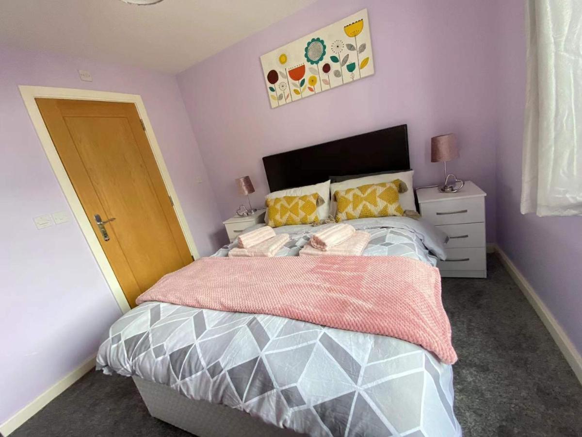 Lovely 2-Bedrooms Apartment Step To The Beach Swansea Bagian luar foto
