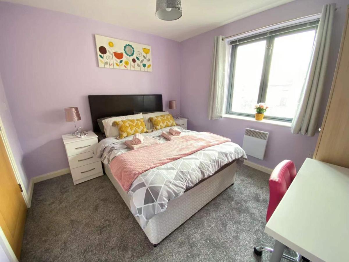 Lovely 2-Bedrooms Apartment Step To The Beach Swansea Bagian luar foto