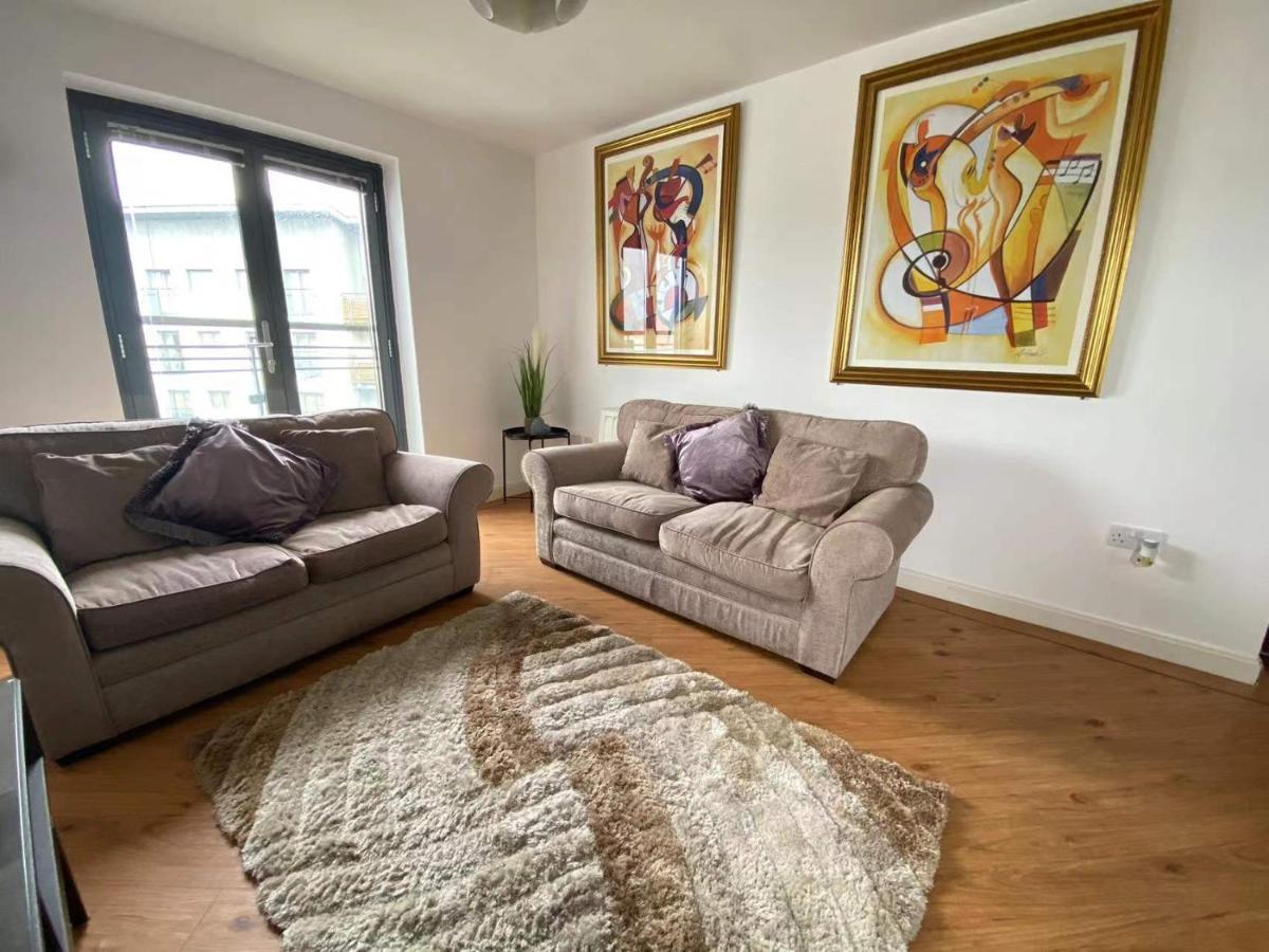 Lovely 2-Bedrooms Apartment Step To The Beach Swansea Bagian luar foto