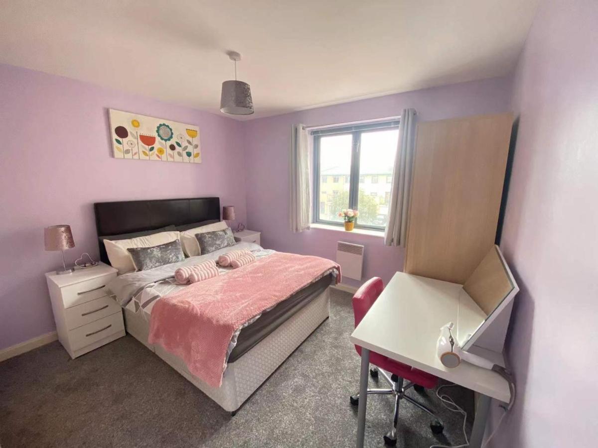 Lovely 2-Bedrooms Apartment Step To The Beach Swansea Bagian luar foto