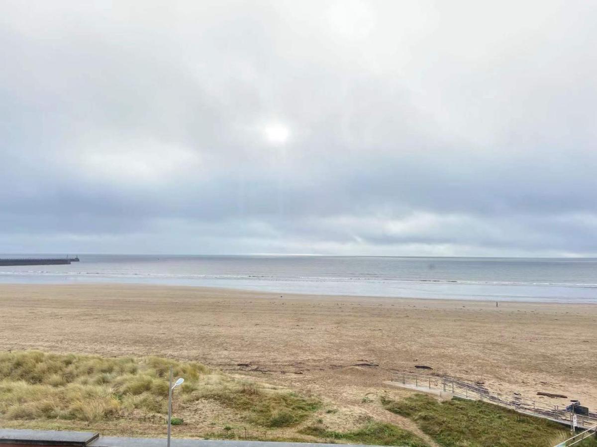 Lovely 2-Bedrooms Apartment Step To The Beach Swansea Bagian luar foto